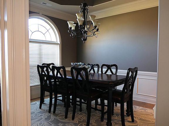 Dining Room w/tray ceiling 
