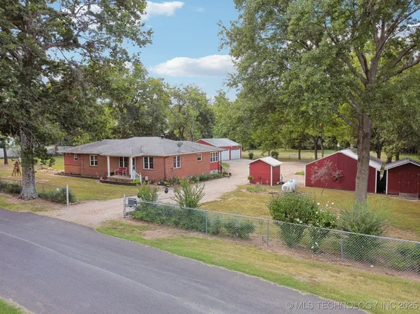 2565 E 565th Rd, Locust Grove, OK 74352