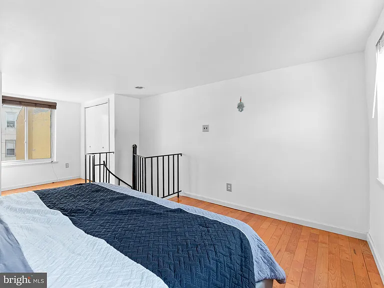 1006 Montrose St — Photo 13