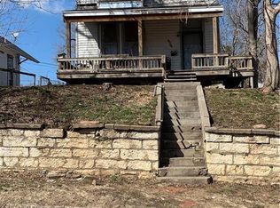 909 Ridenbaugh St, Saint Joseph, MO 64501