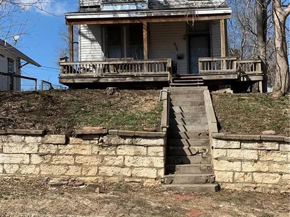 909 Ridenbaugh St, Saint Joseph, MO 64501