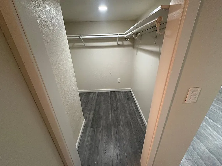 929 Pecks Dr — Photo 8
