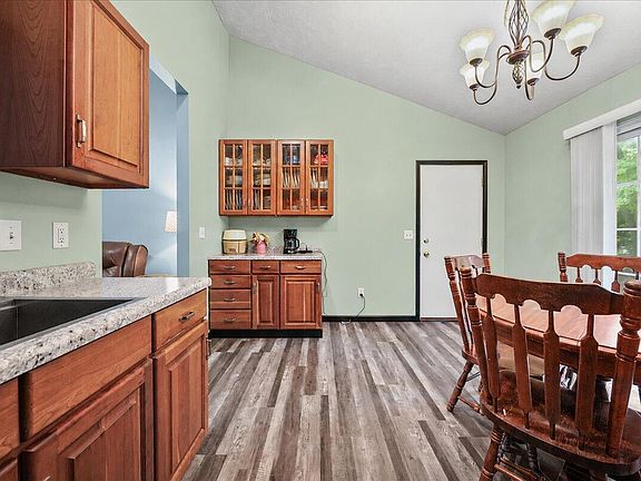 5th image of 906 Lilly Ct