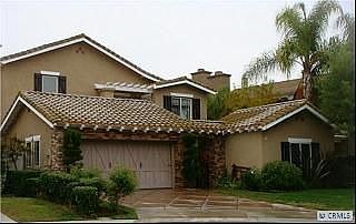 Well located at circle-end of cul-de-sac. Front and Back views of golf course.