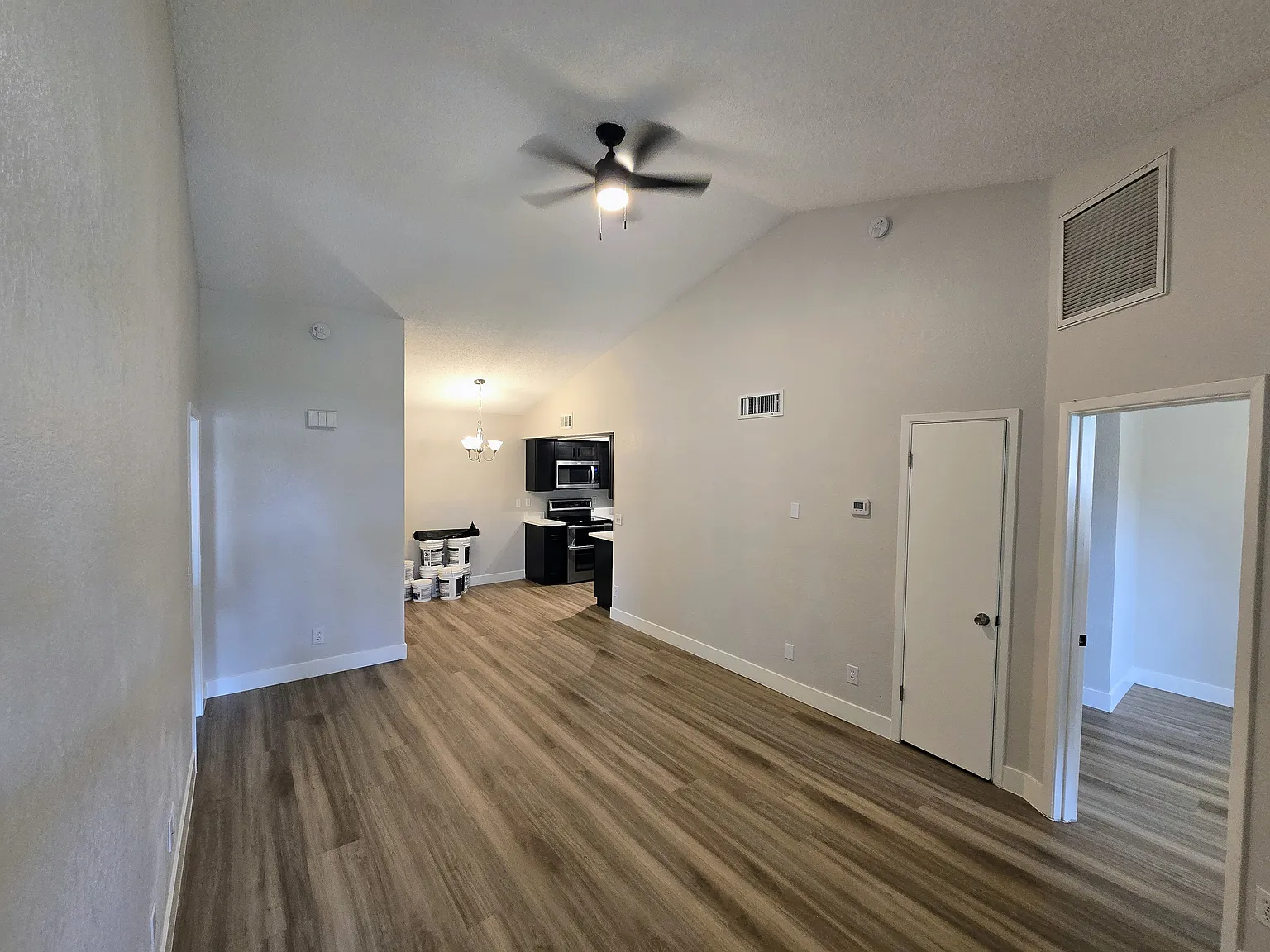 2 bed, 849 sqft, $1,750 — Photo 4