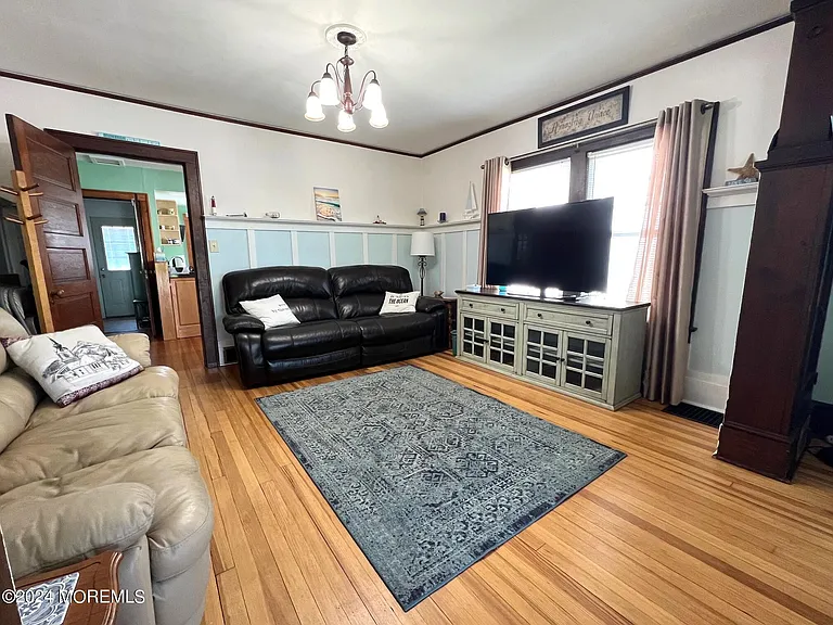 329 Washington Ave — Photo 6