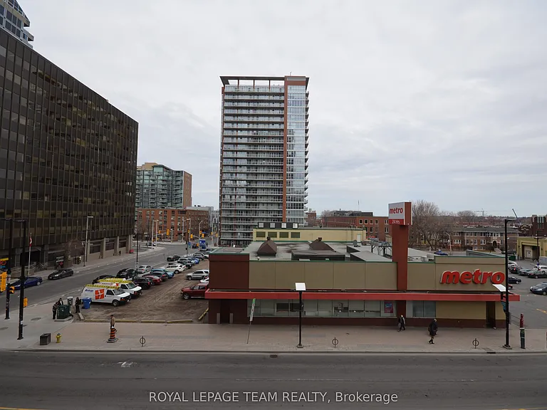 242 Rideau St #404 — Photo 34