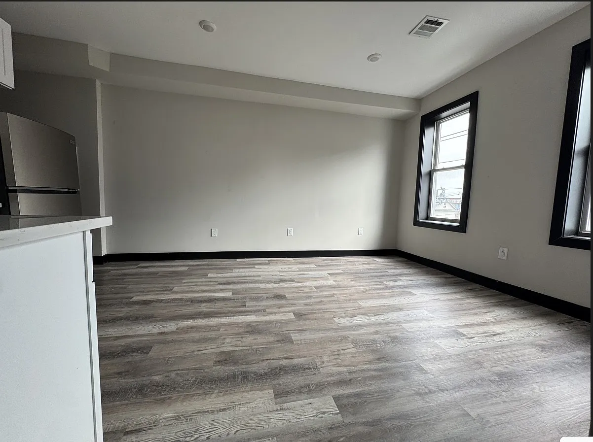 55 Lincoln St — Photo 3