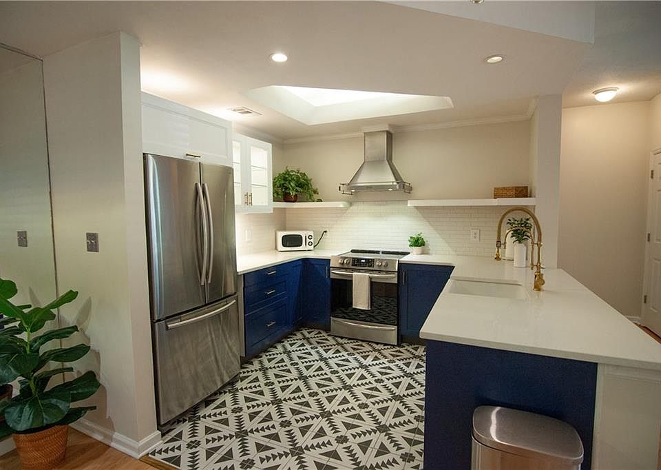 1st image of 1025 McGill Park Ave NE