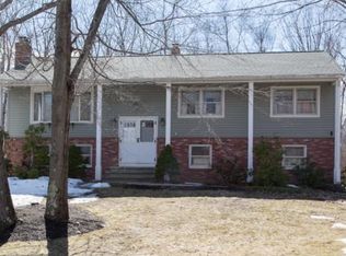 5 Old Coach Rd, Atkinson, NH 03811