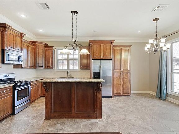 5th image of 904 Middlebrook Cir