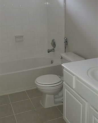 3rd image of 13910 White Oak Springs Dr