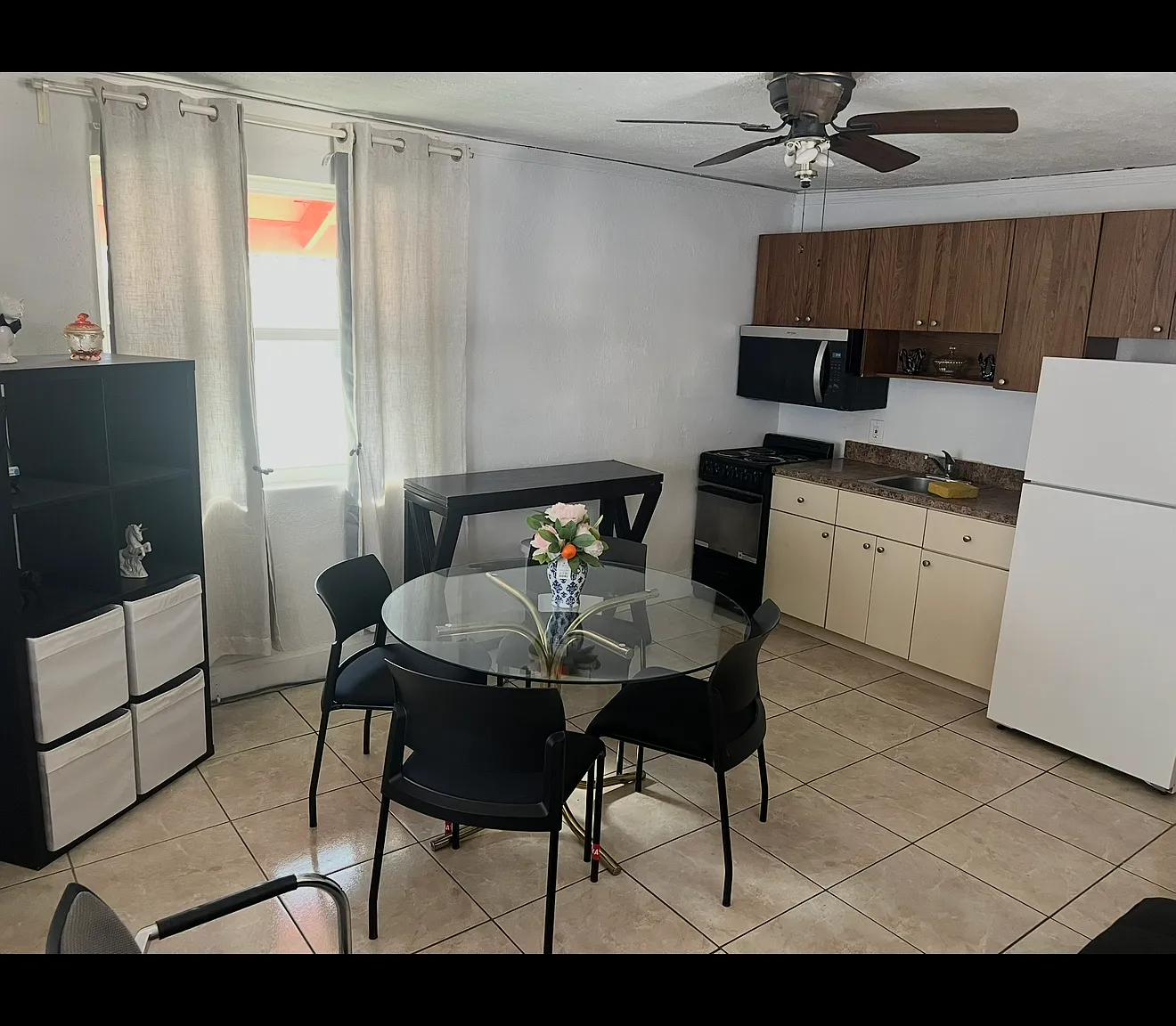 1 bed, 1100 sqft, $1,800 — Photo 3