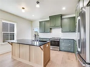 4 bed, 2.5 bath, 2238 sqft, $2,675 — Photo 4