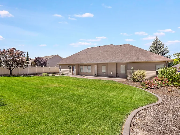 670 Sun Terrace Dr — Photo 23