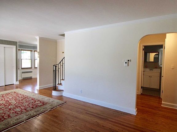 3rd image of 2487 Rockville Centre Pkwy