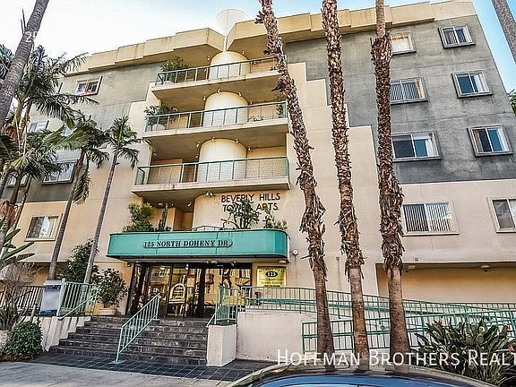 2nd image of 125 N Doheny Dr #103A