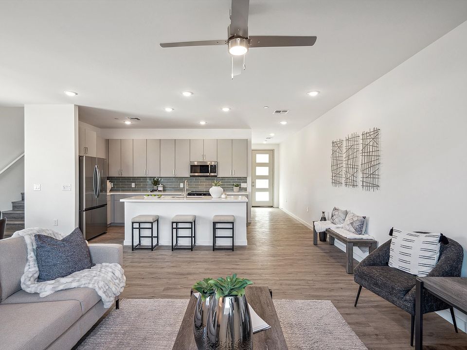 1st image of 2131 E Voltaire Ave #8