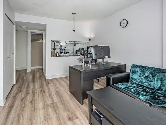 5th image of 1188 Howe St #905