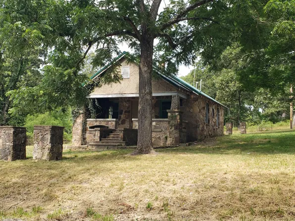 411 Oak Grove Road, Niangua, MO 65713