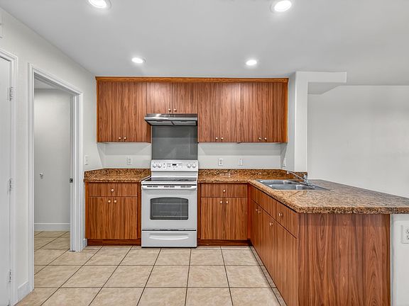 4th image of 3037 Aloha Ave