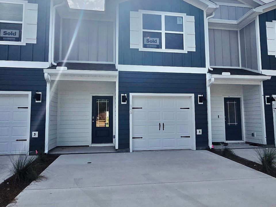 1st image of 165 Hawk St