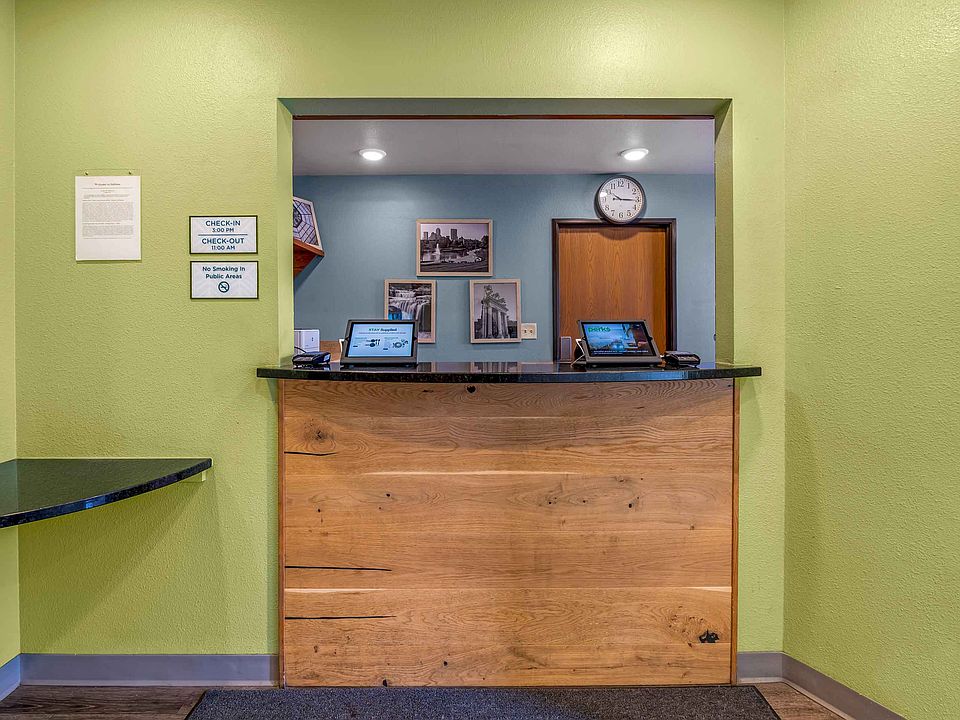 Lobby and Guest Check-in