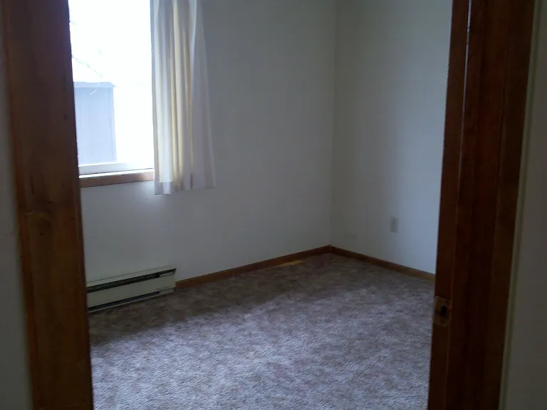 1844 Burlington Ave — Photo 6