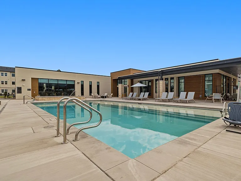The Henley Apartments — Photo 3