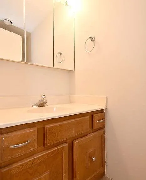 20 Parkside Ct #18 — Photo 9