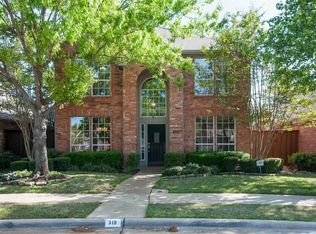 318 Moss Hill Rd, Irving, TX 75063