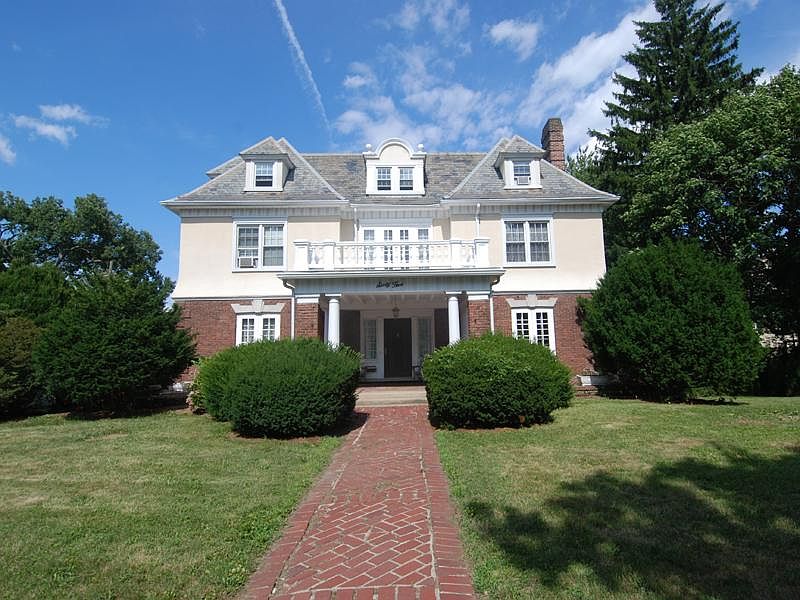 Larchmont Manor Mansion