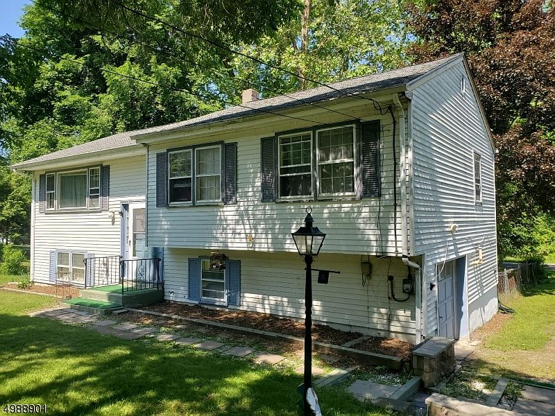 1st image of 5 Lakeview Dr E