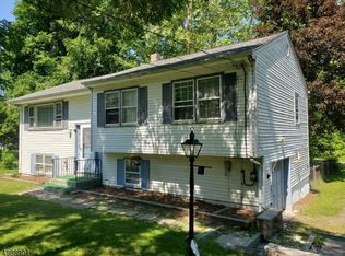 5 Lakeview Dr E, Montague, NJ 07827