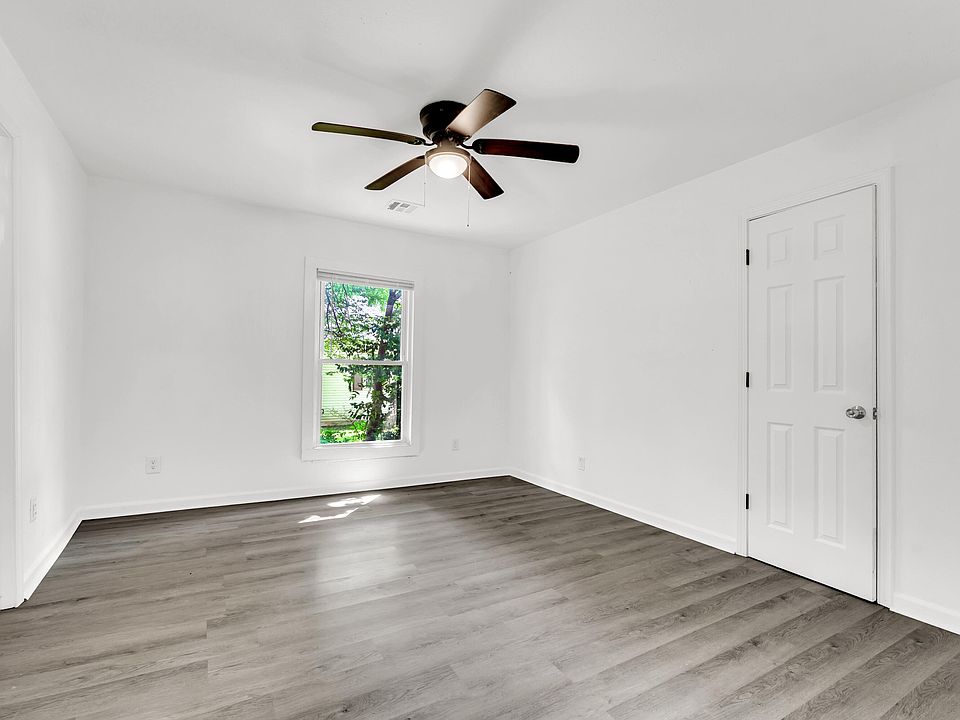 10th image of 827 E Garfield Street