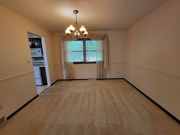 5th image of 159 Creston Dr