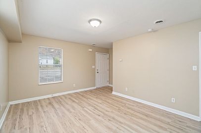 5th image of 422 Cedar Ave Unit B