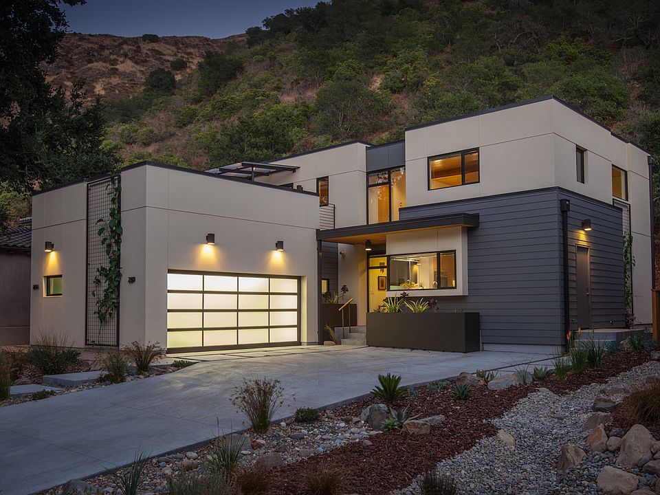 2nd image of 2219 San Luis Dr