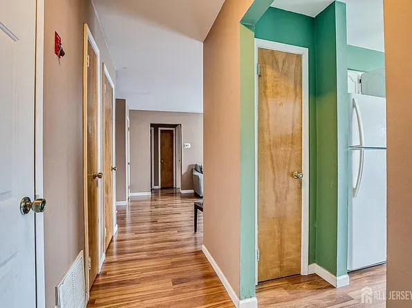 111 Beverly Hills Ter, Woodbridge, NJ 07095
