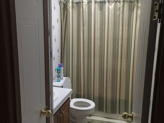 3rd image of 9066 Rosewood Cir