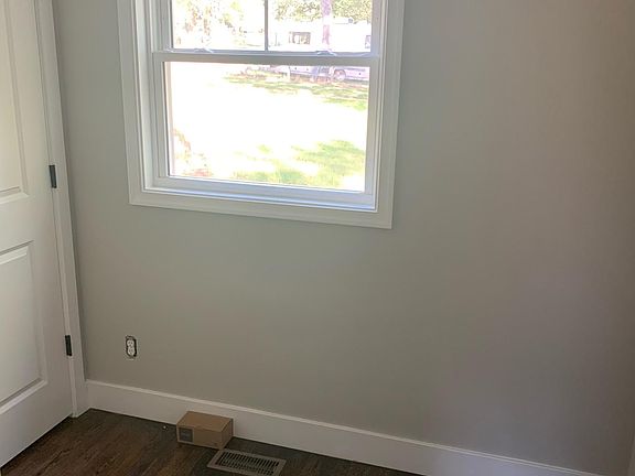 Small bedroom/office.