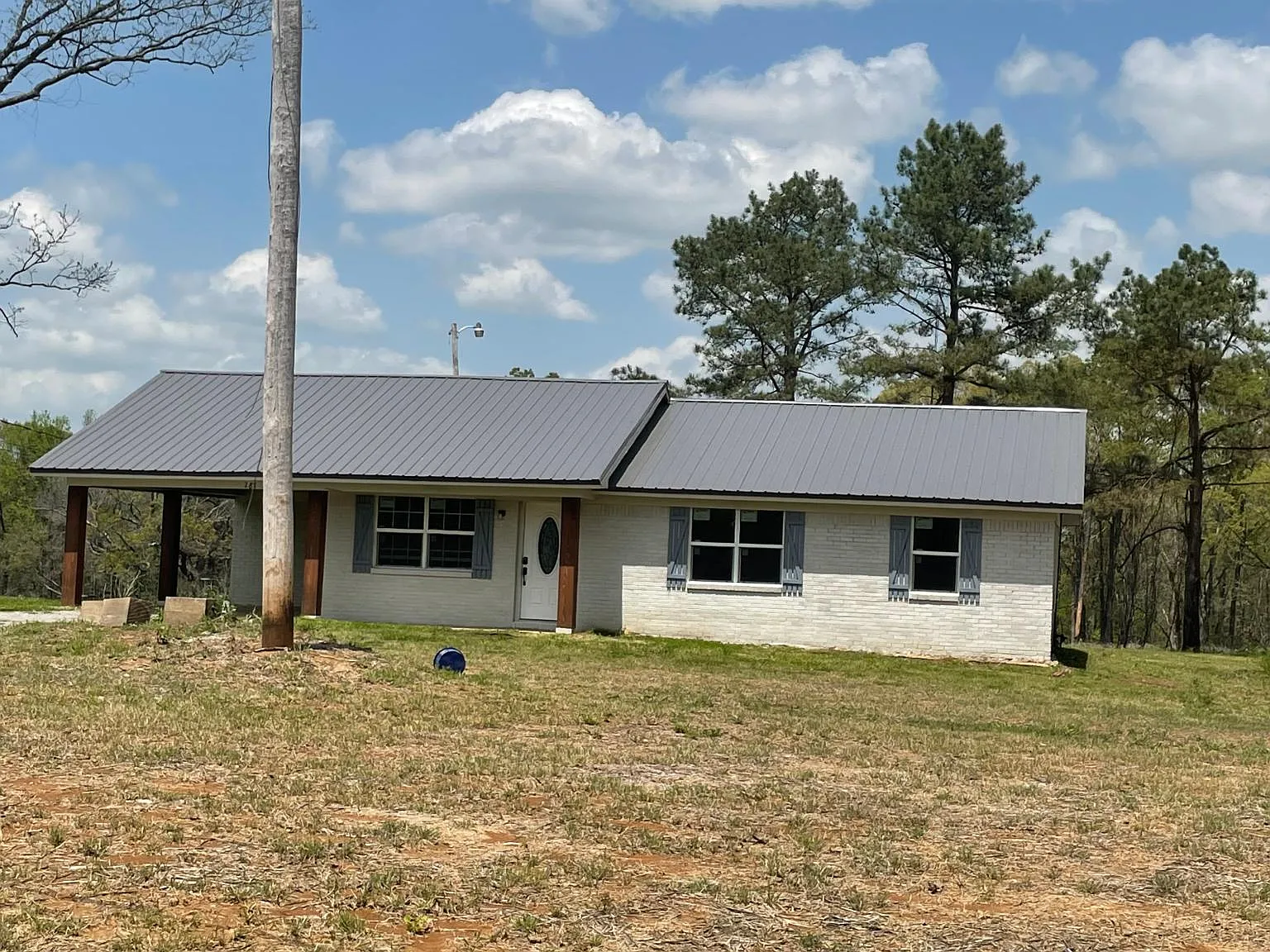 3 bed, 1080 sqft, $1,300 — Photo 2