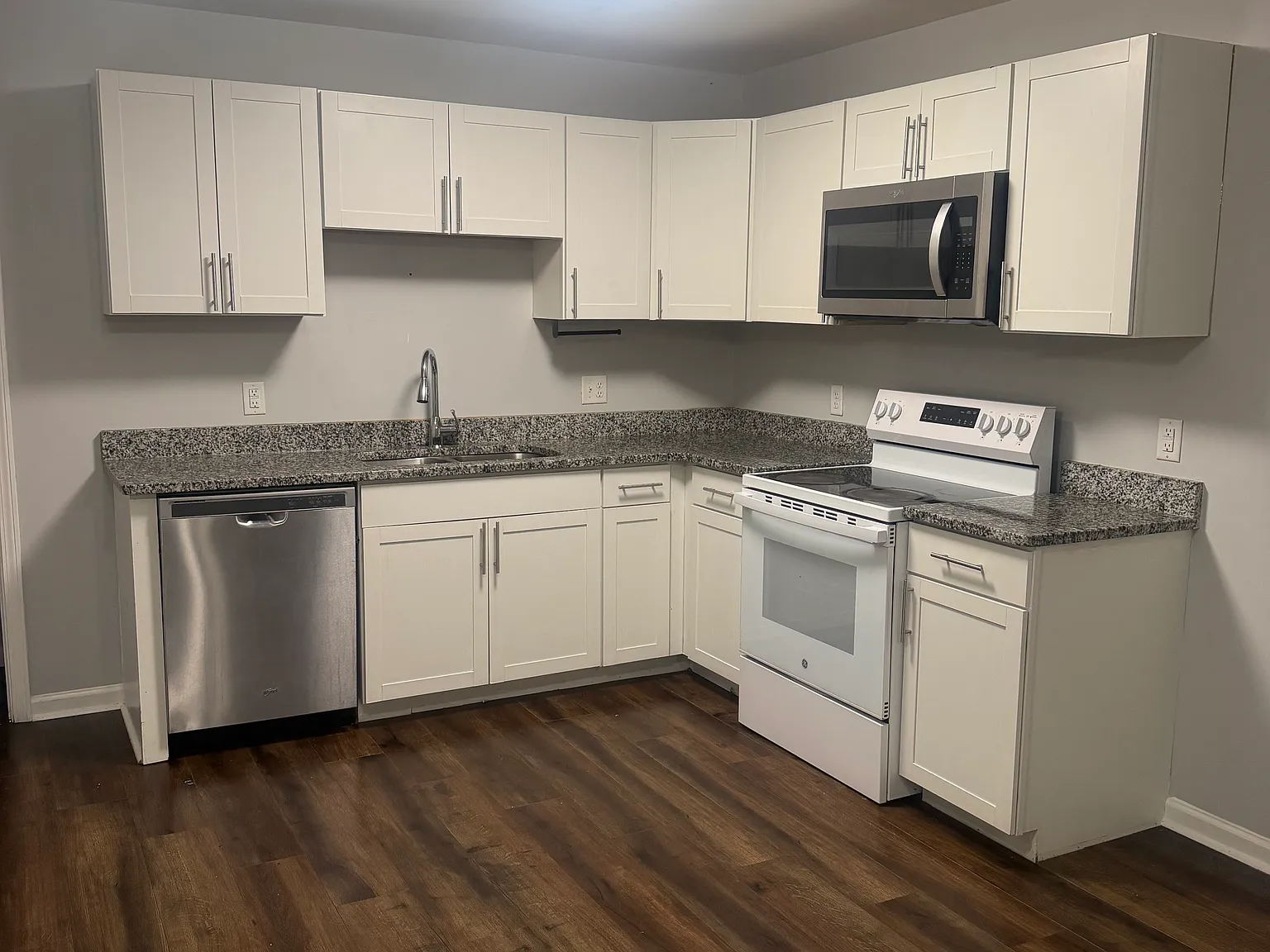 3 bed, 1204 sqft, $1,450 — Photo 2