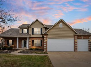 5521 N Ridge Cir, Bettendorf, IA 52722
