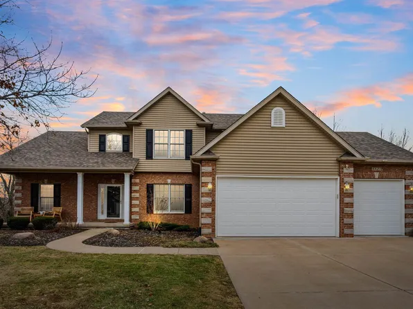 5521 N Ridge Cir, Bettendorf, IA 52722