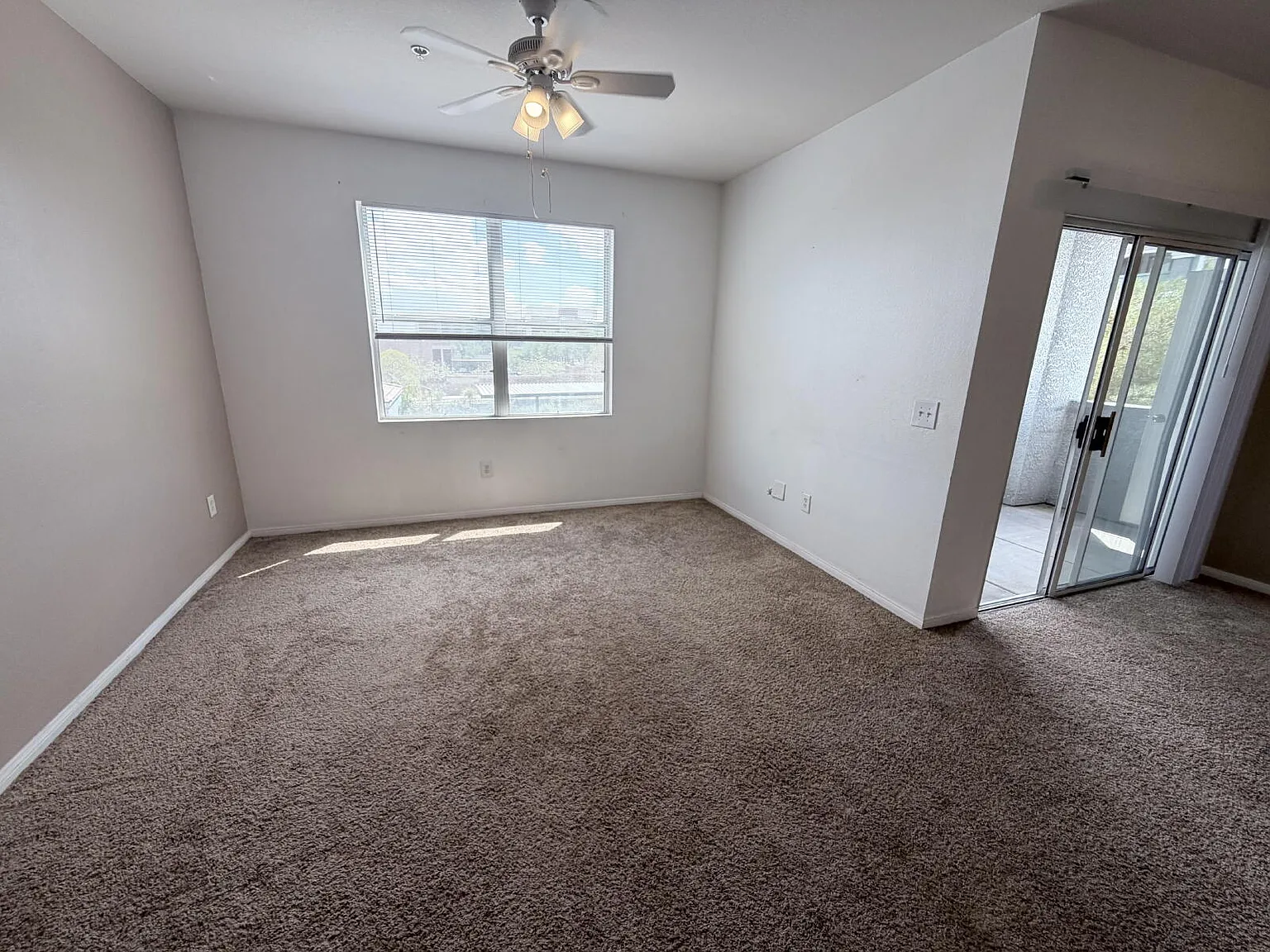 2 bed, 2.0 bath, 930 sqft, $1,399 — Photo 3