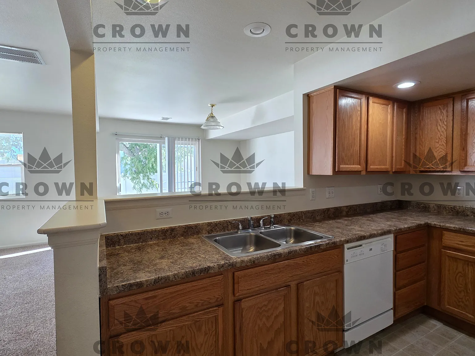 3 bed, 2.5 bath, 1482 sqft, $1,825 — Photo 2
