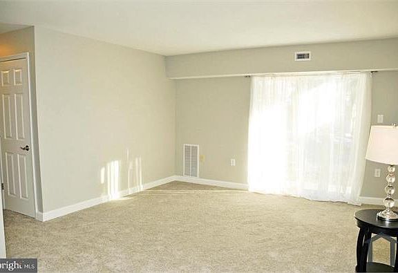 5th image of 11406 Cherry Hill Rd Unit 102