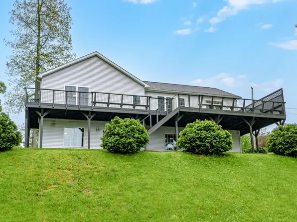 10646 Stoney Point Dr, Delton, MI 49046