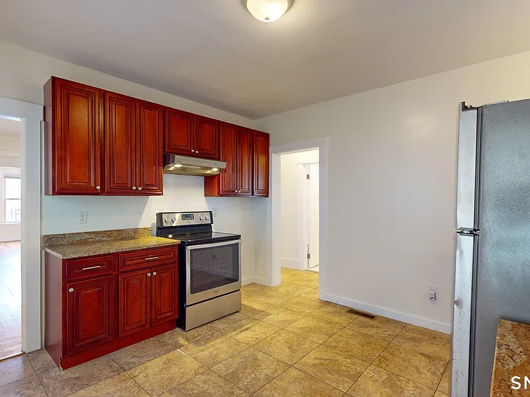 679 Winchester Ave — Photo 5